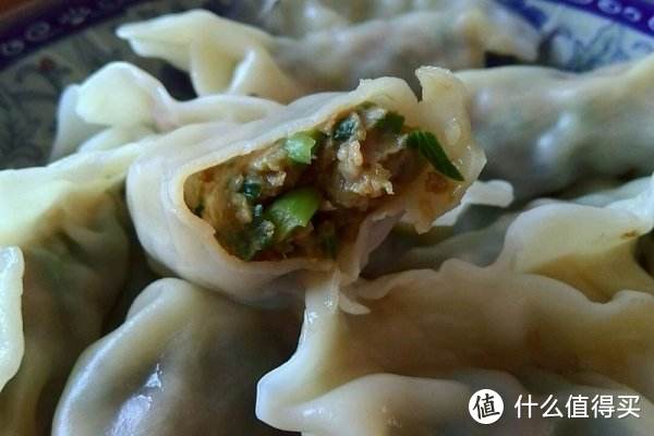拌肉饺子馅时,很多人忽略了这些步骤,难怪饺子吃起来干柴还不香